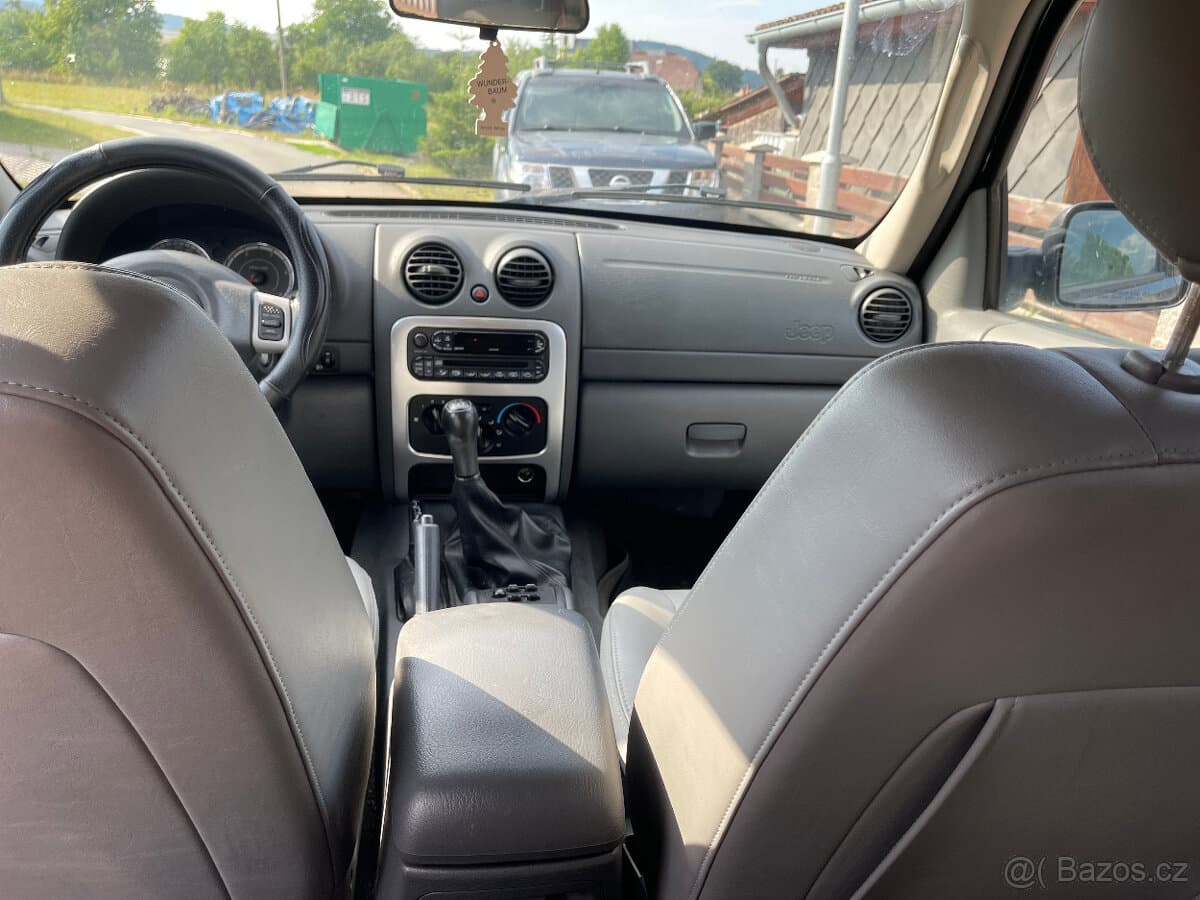 2006 Jeep CHEROKEE - 13