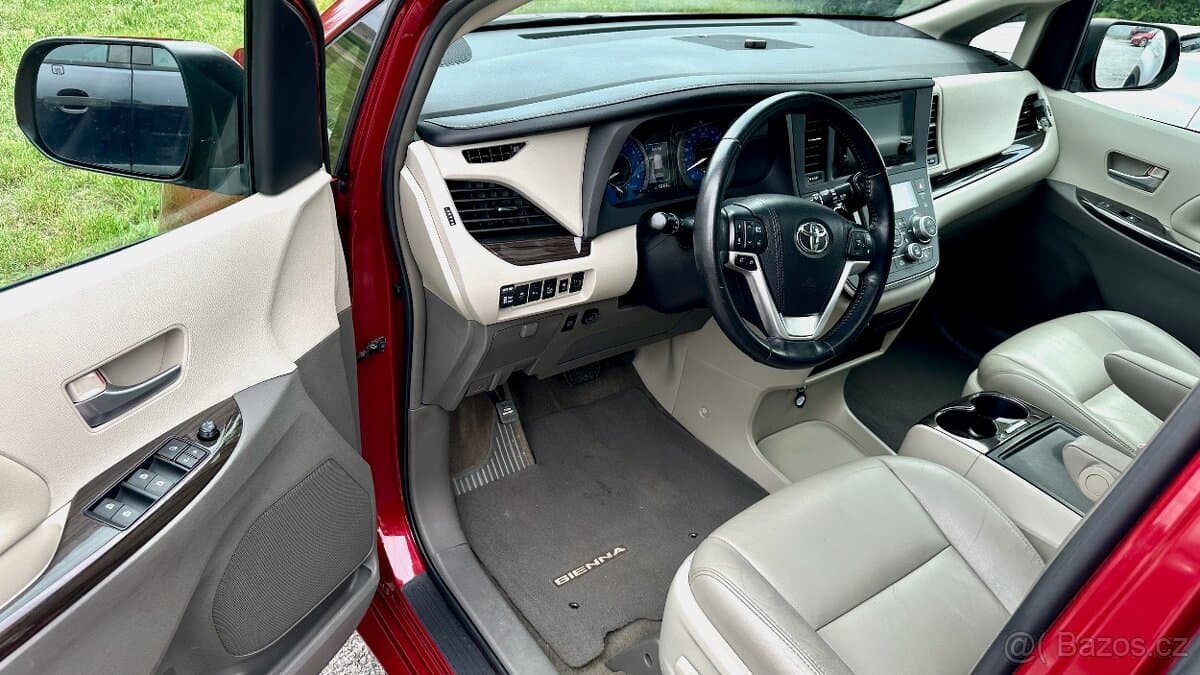2016 Toyota SIENNA - 13