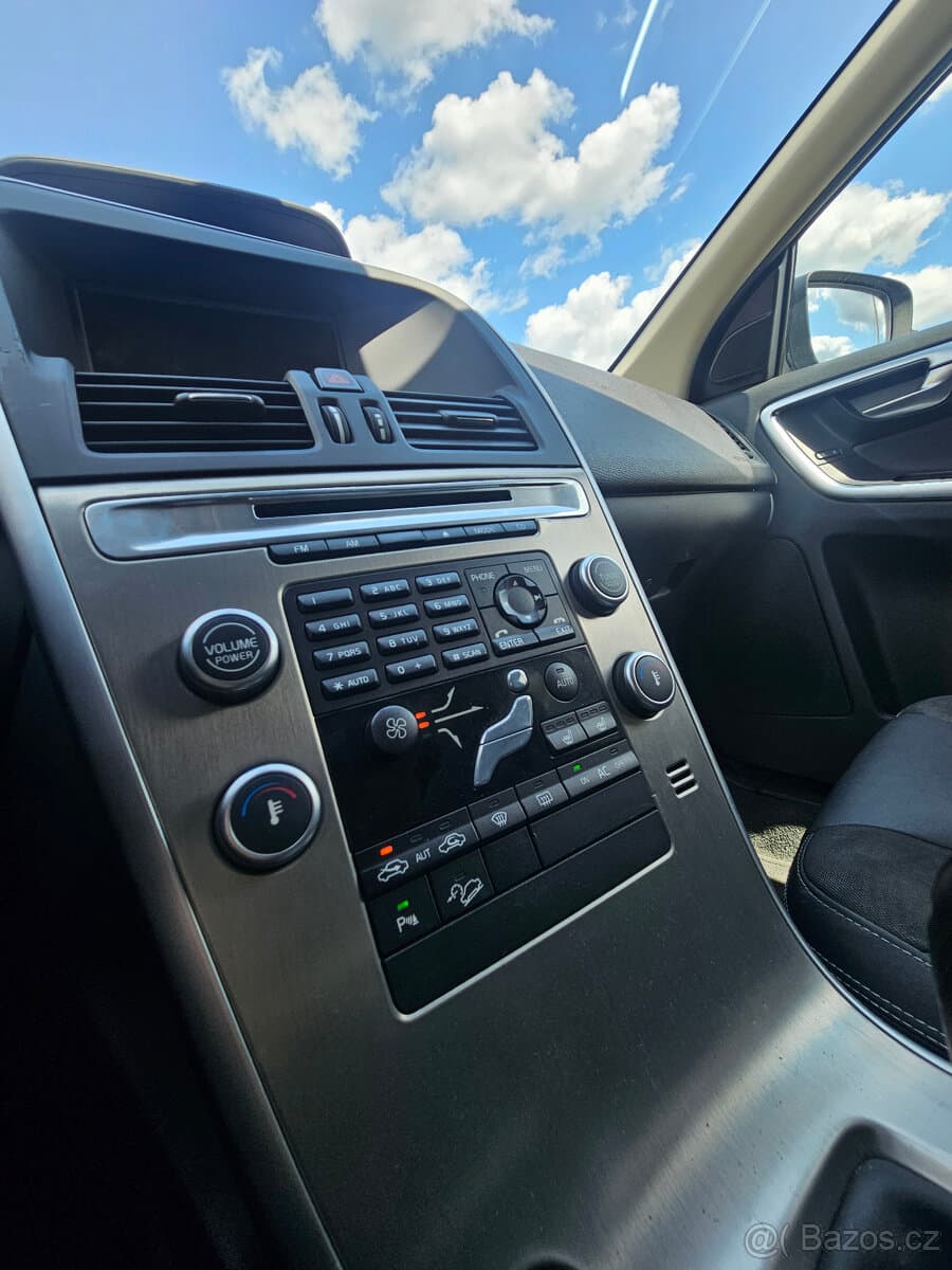 2010 Volvo XC60 - 13