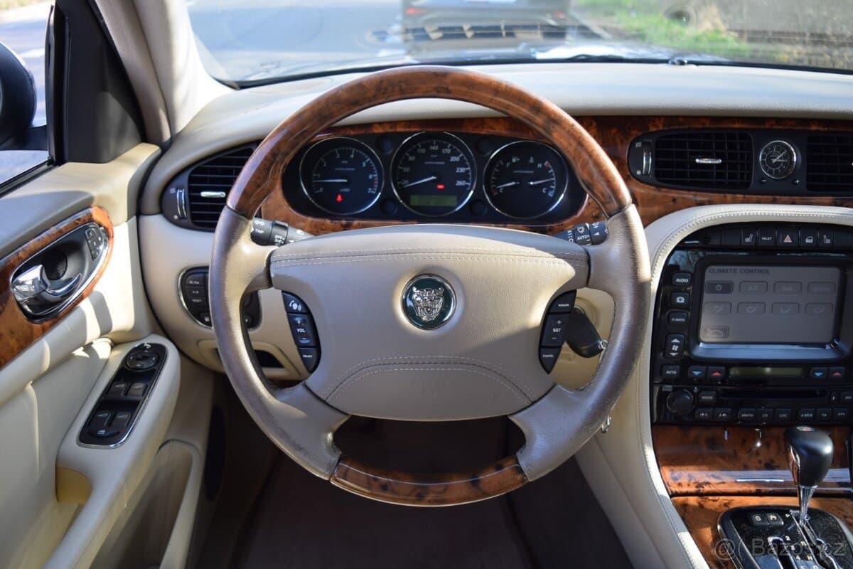 2004 Jaguar XJ - 13