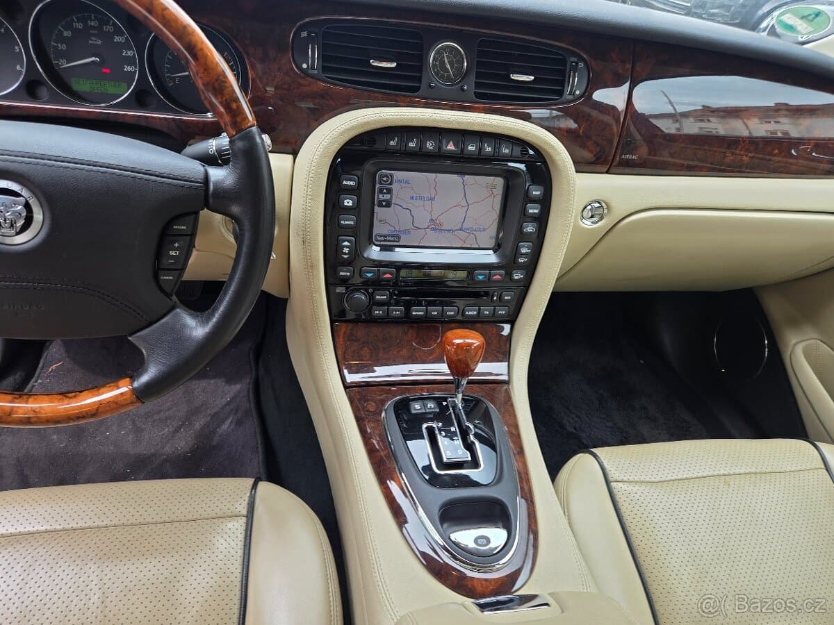 2008 Jaguar XJ - 13