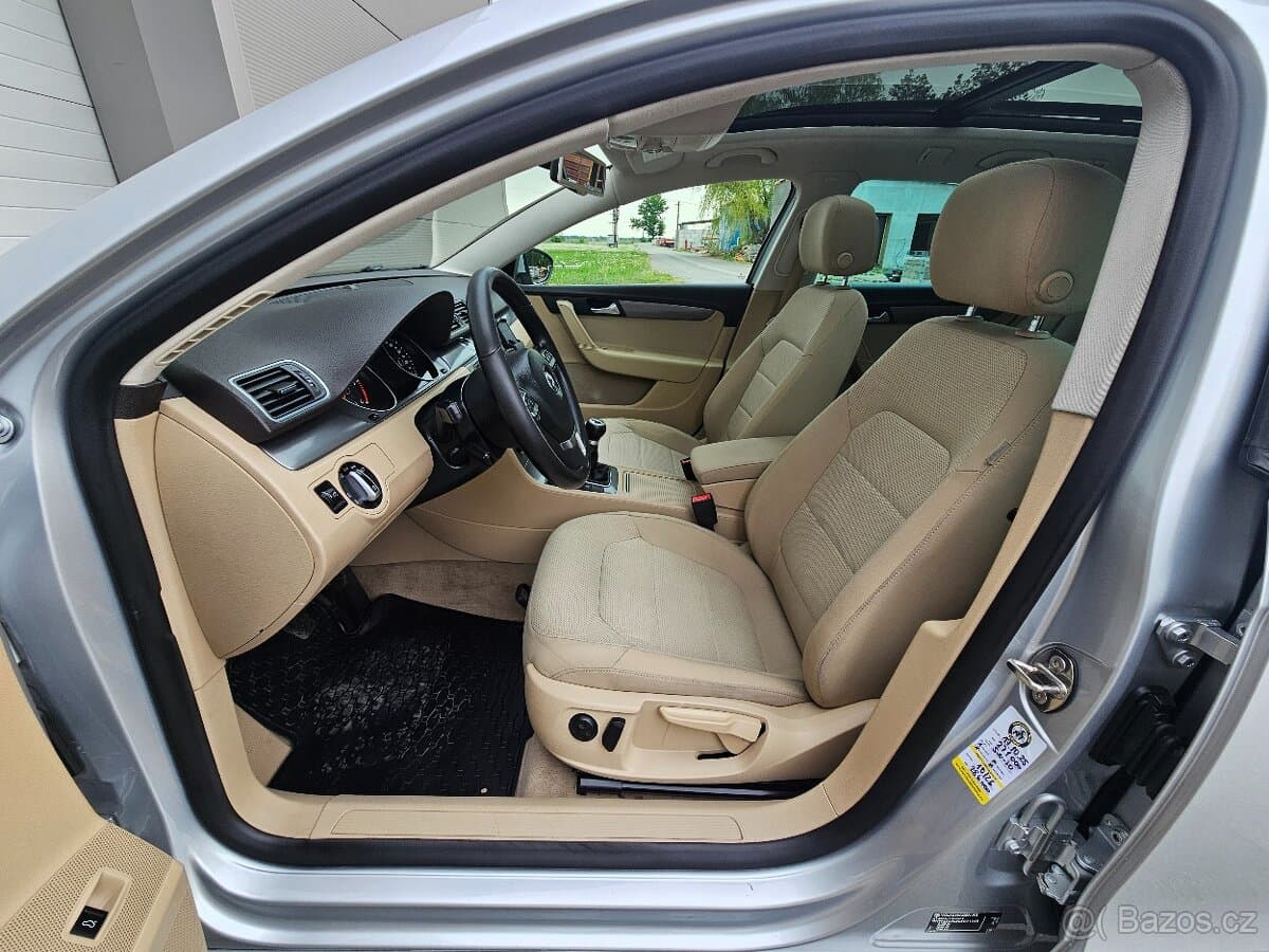 2011 Volkswagen PASSAT - 13