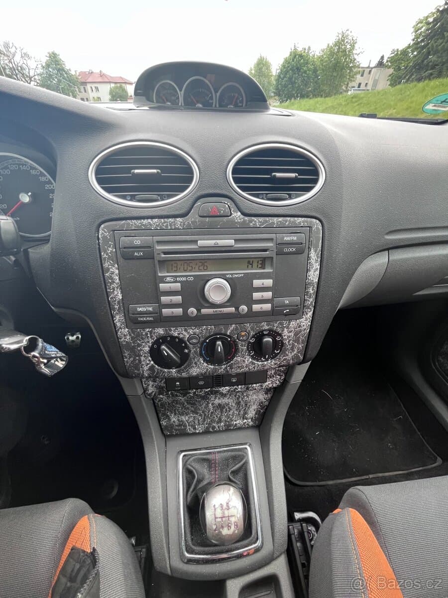 2006 Ford FOCUS - 13