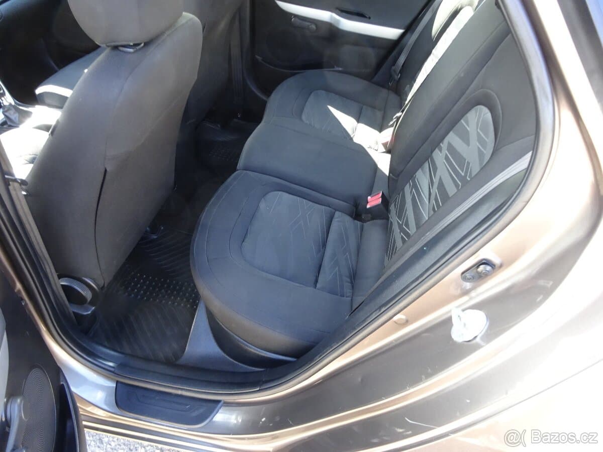 2015 Kia CEE'D - 13