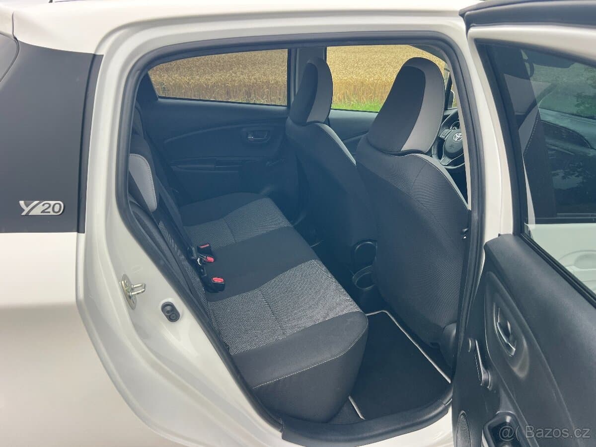 2019 Toyota YARIS - 13