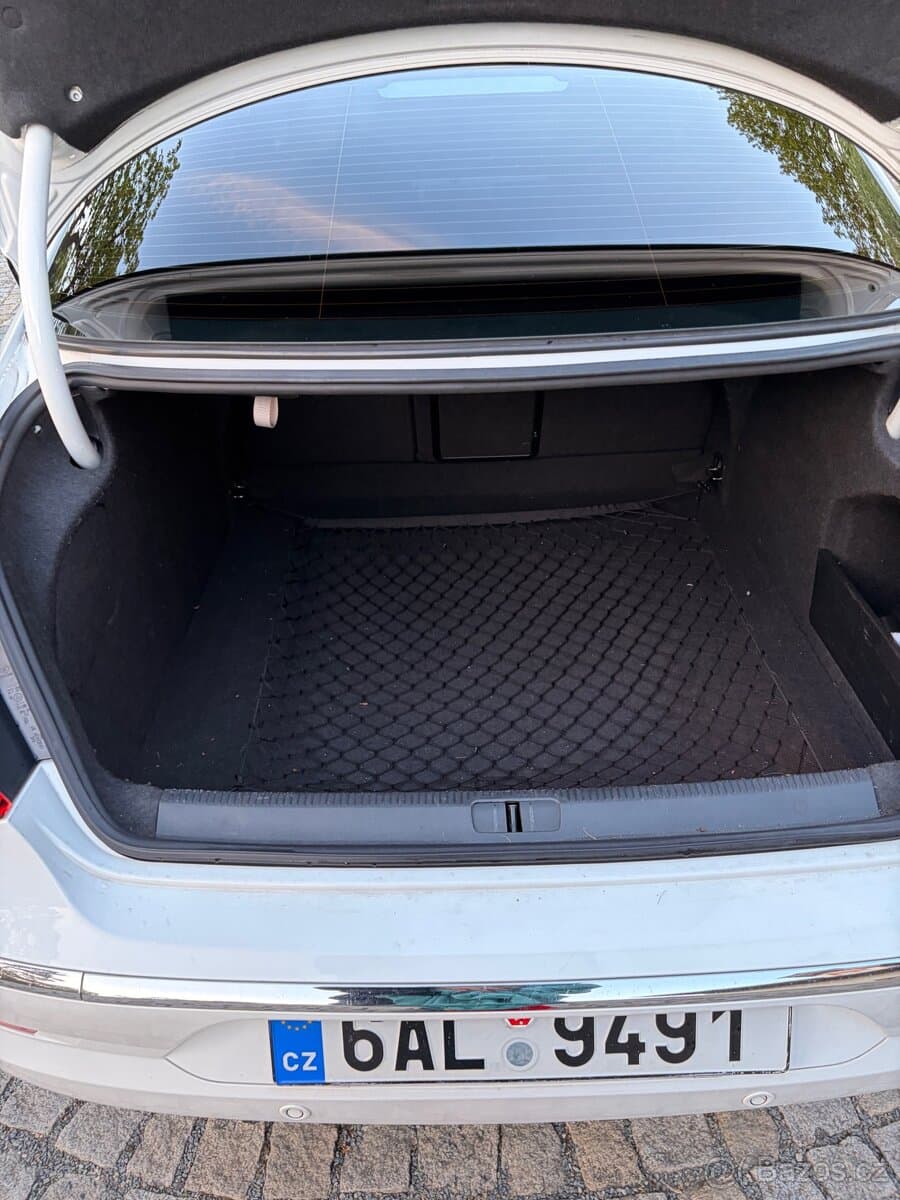 2011 Volkswagen PASSAT CC - 13