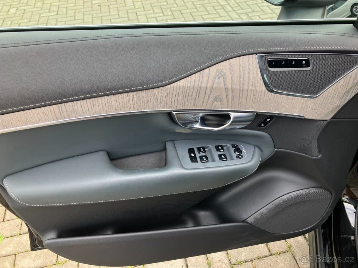 2022 Volvo XC90 - 13