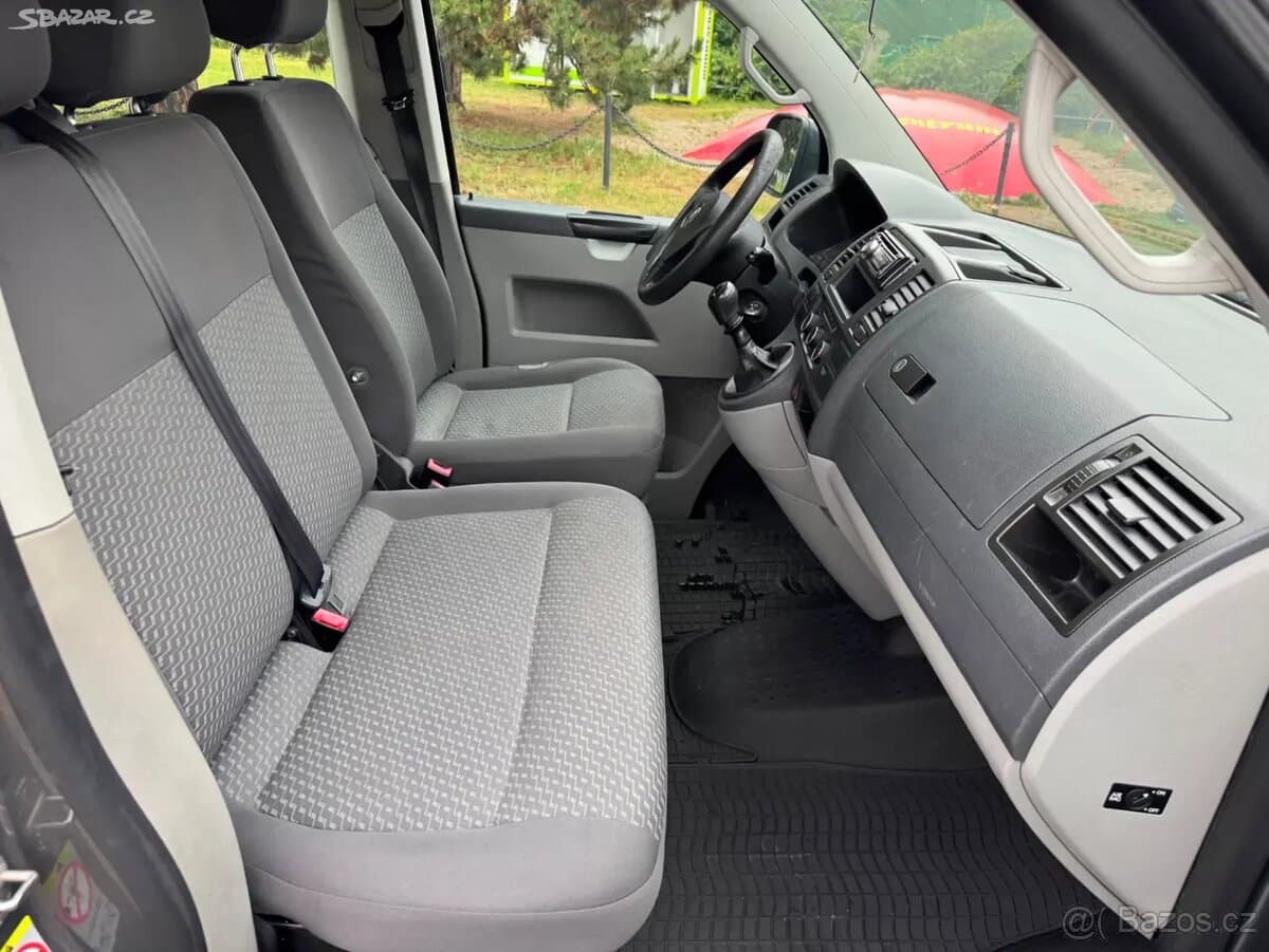 2010 Volkswagen CARAVELLE - 13