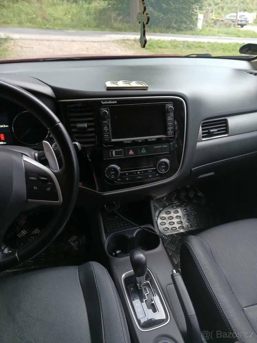2014 Mitsubishi OUTLANDER - 13