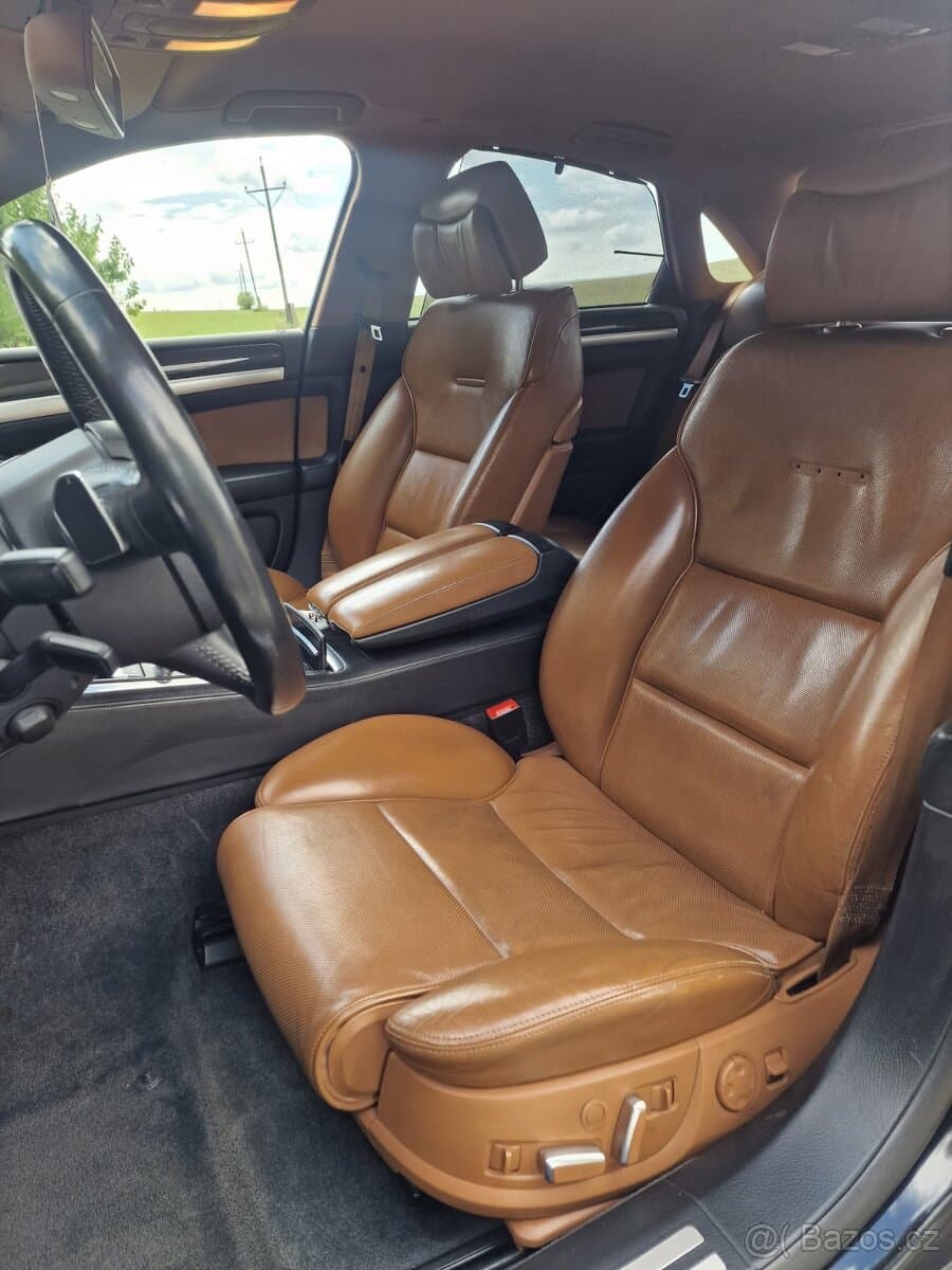 2006 Audi S8 - 13