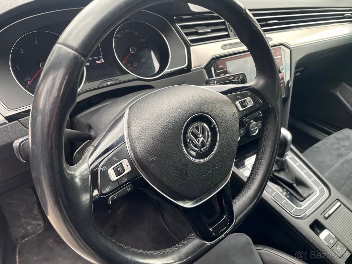 2018 Volkswagen PASSAT - 13
