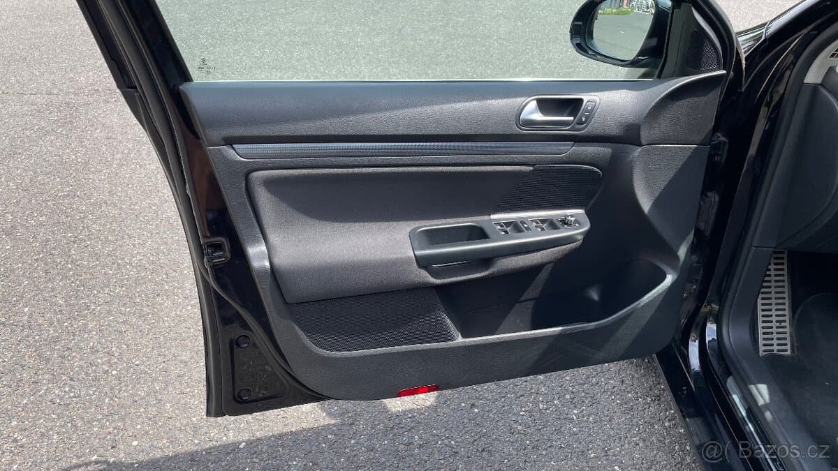 2011 Volkswagen GOLF - 13