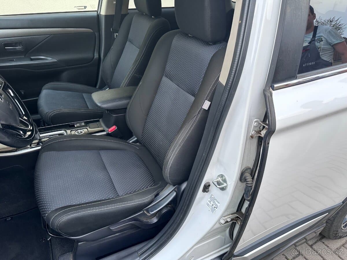 2017 Mitsubishi OUTLANDER - 13