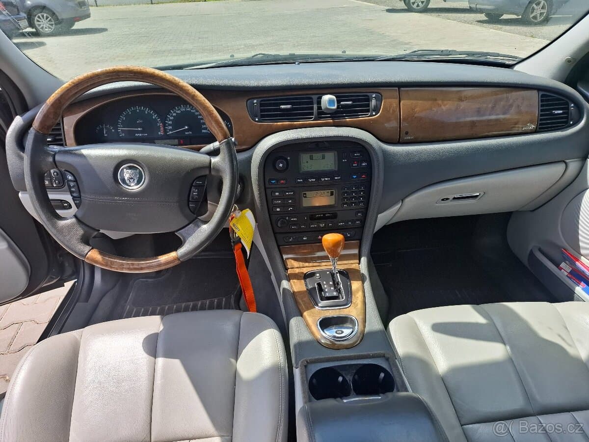 2002 Jaguar S-TYPE - 13