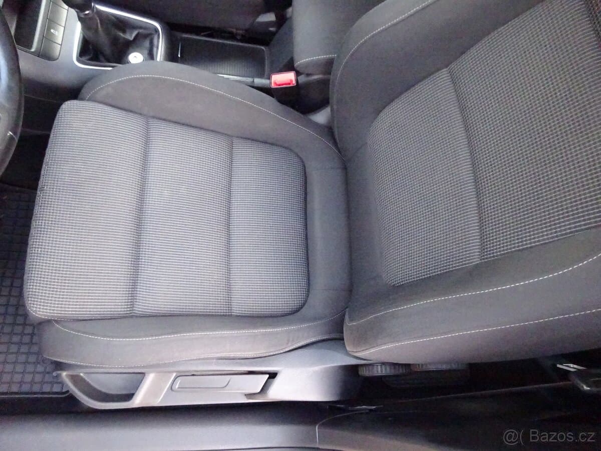 2011 Volkswagen GOLF - 13