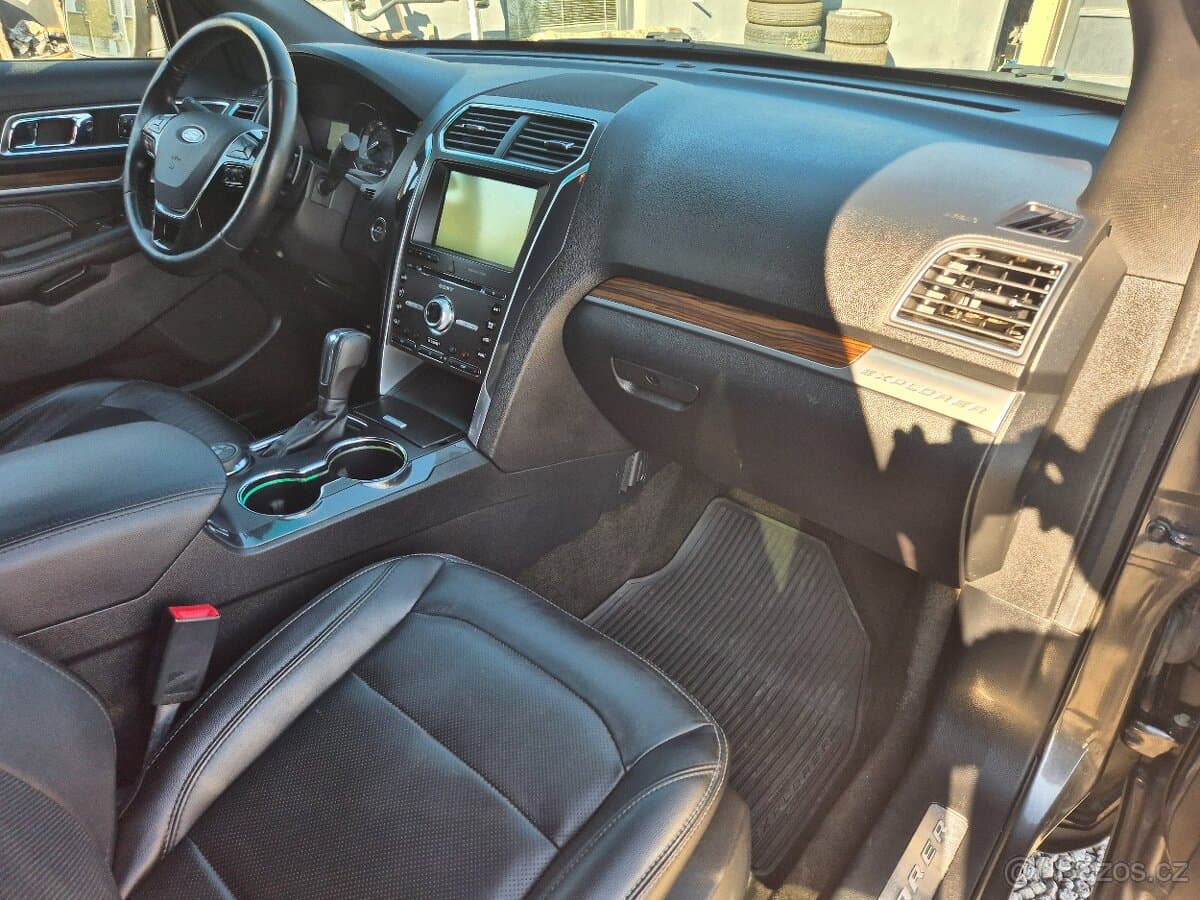 2015 Ford EXPLORER - 13