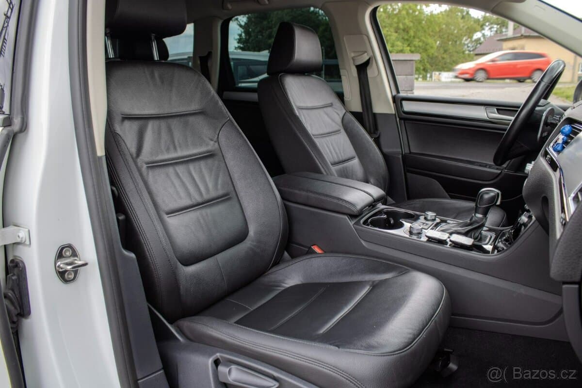 2016 Volkswagen TOUAREG - 13