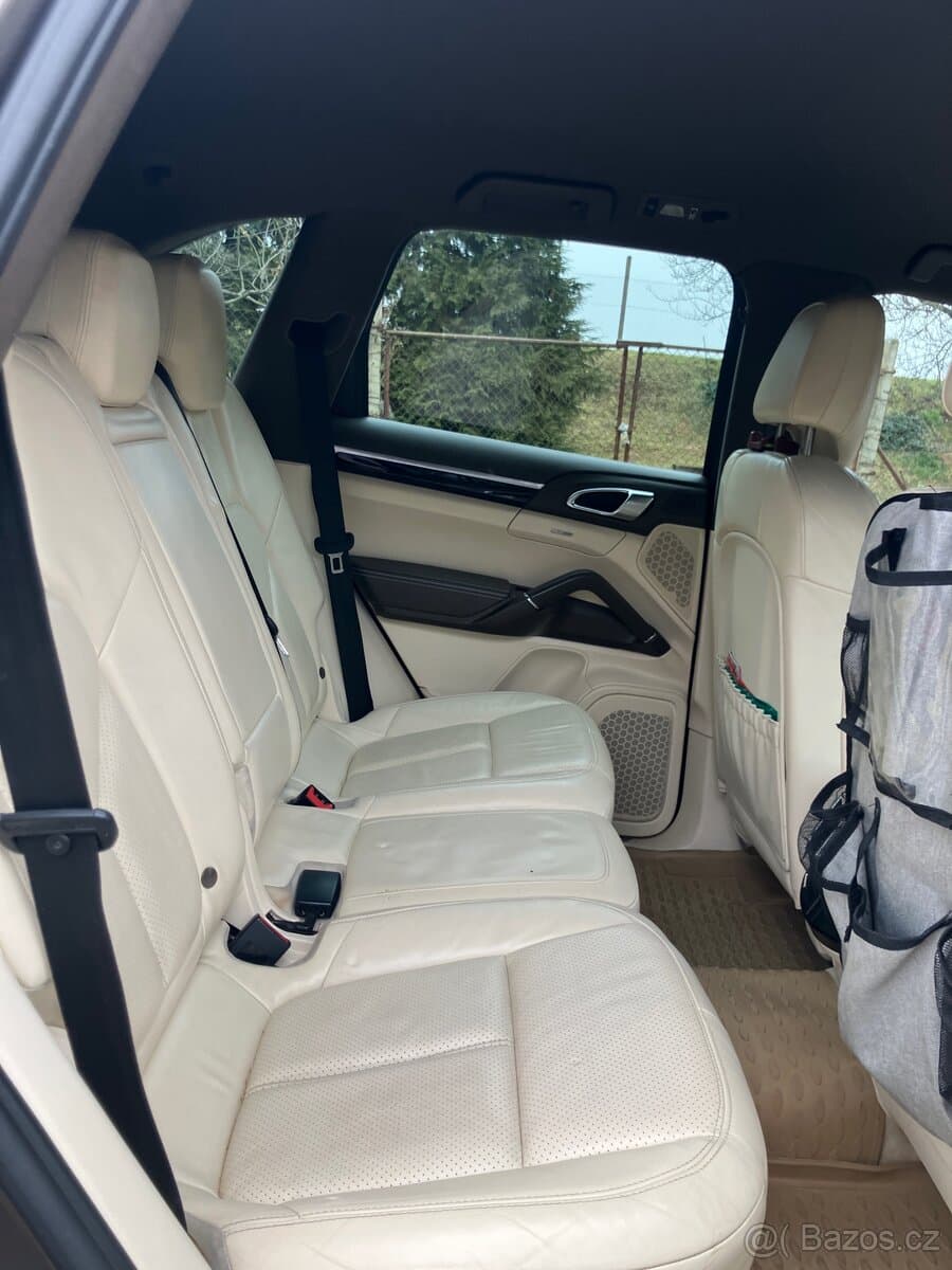 2012 Porsche CAYENNE - 13