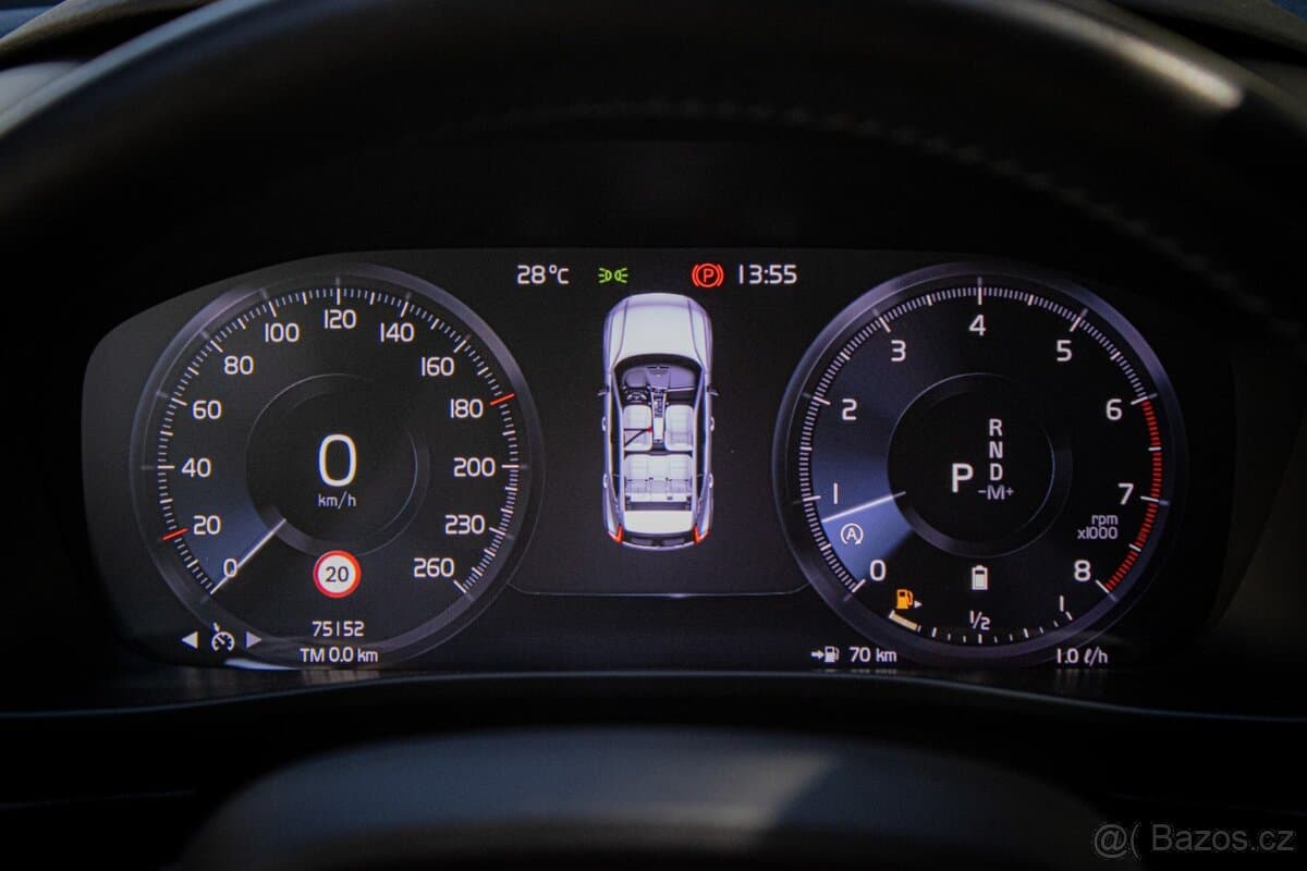 2020 Volvo XC40 - 13