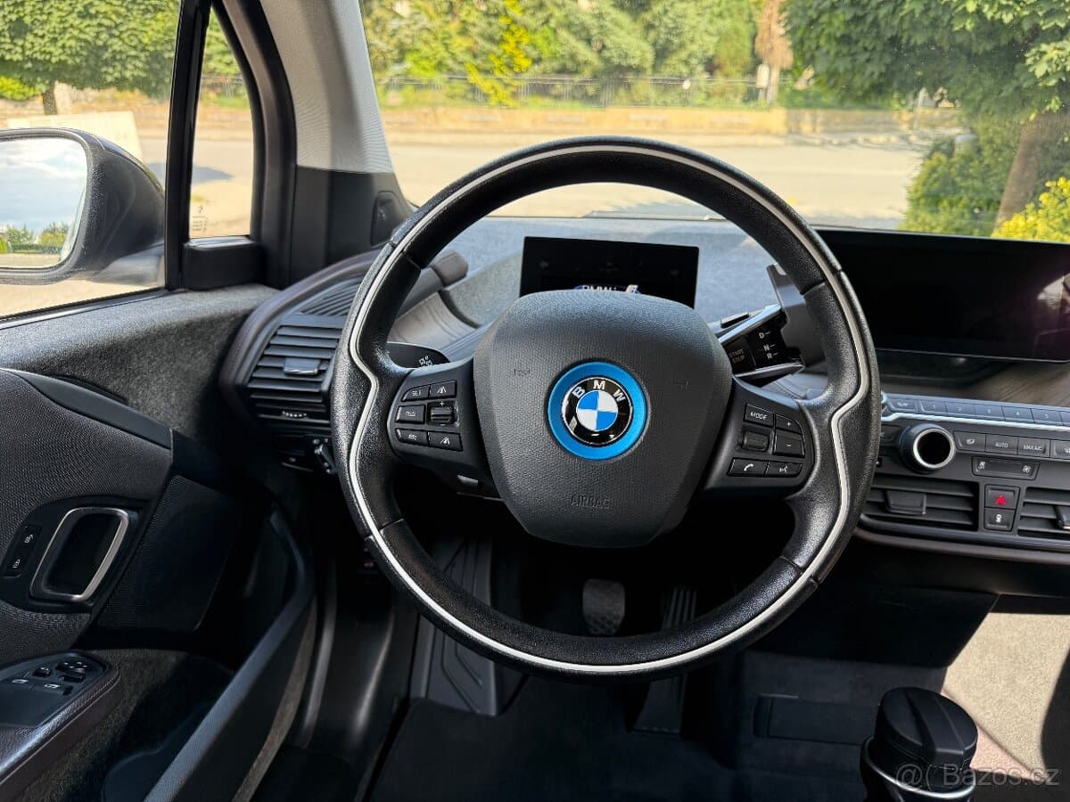 2022 BMW i3 - 13