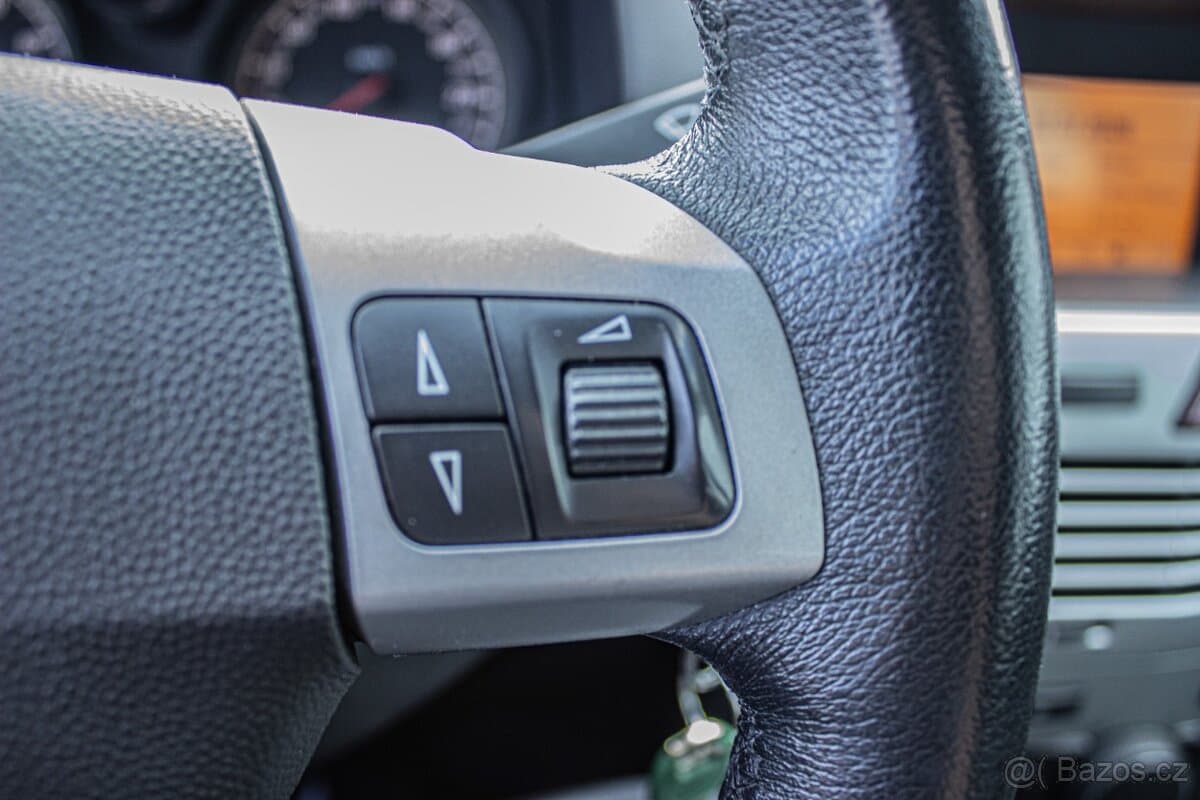 2011 Opel ASTRA - 13