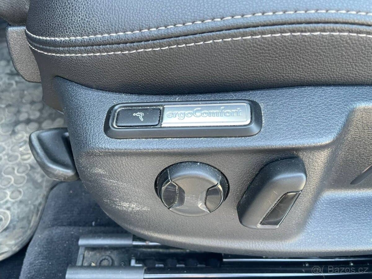 2017 Volkswagen PASSAT - 13