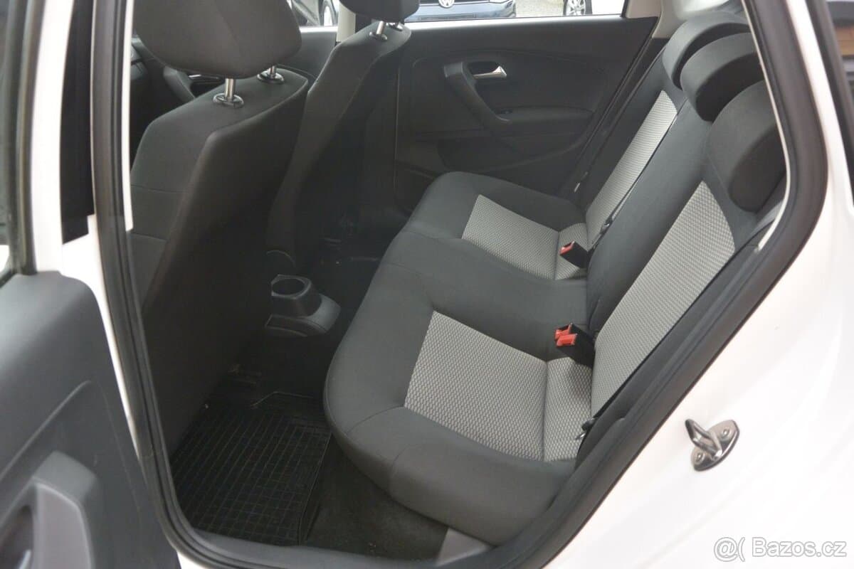 2013 Volkswagen POLO - 13