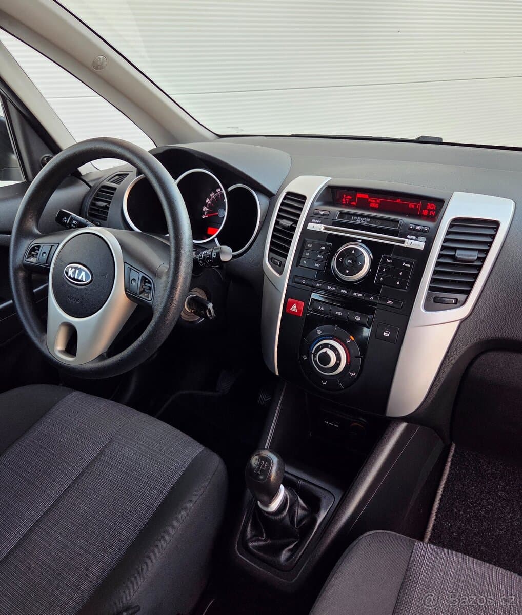 2010 Kia VENGA - 13