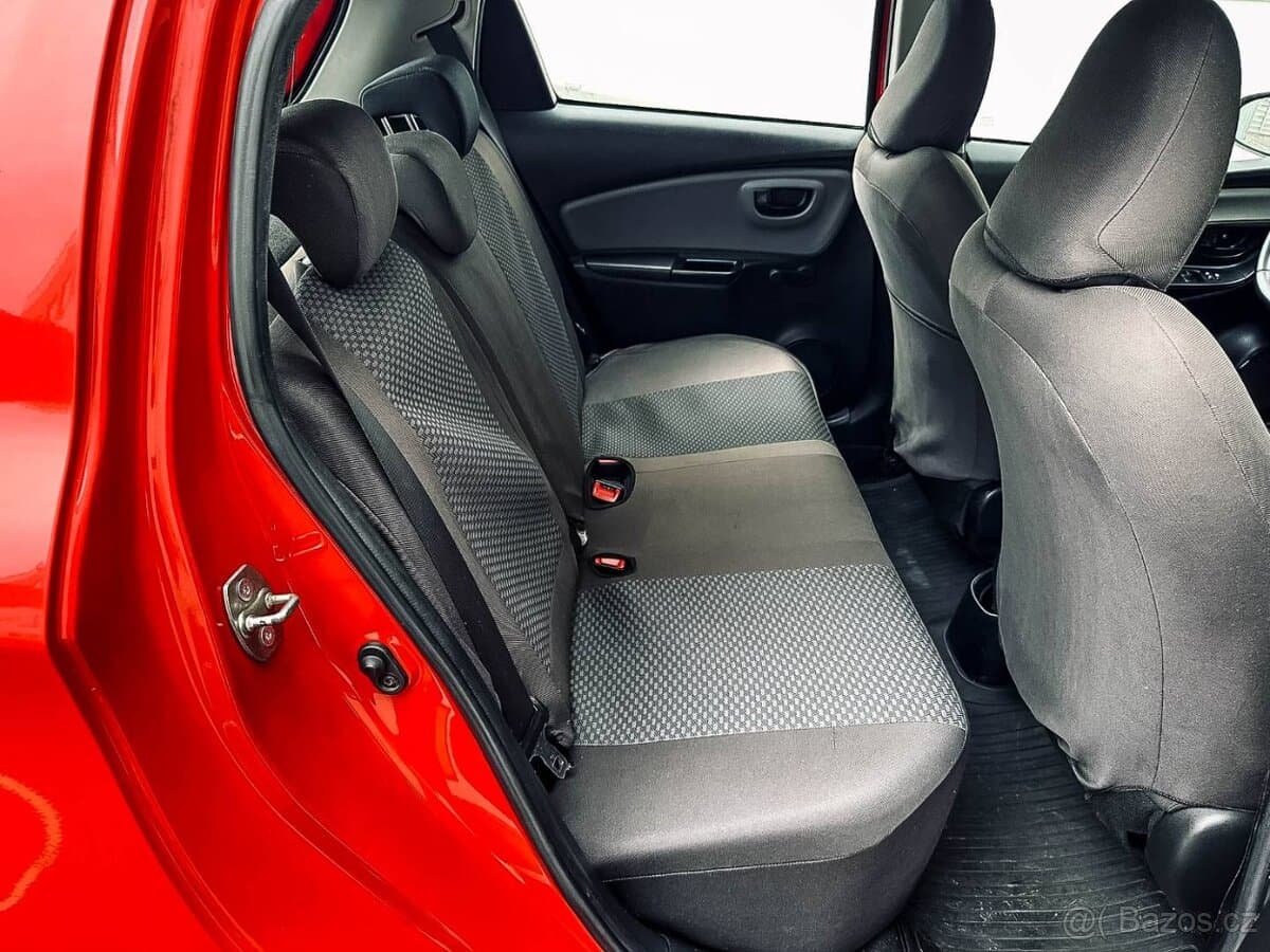 2015 Toyota YARIS - 13