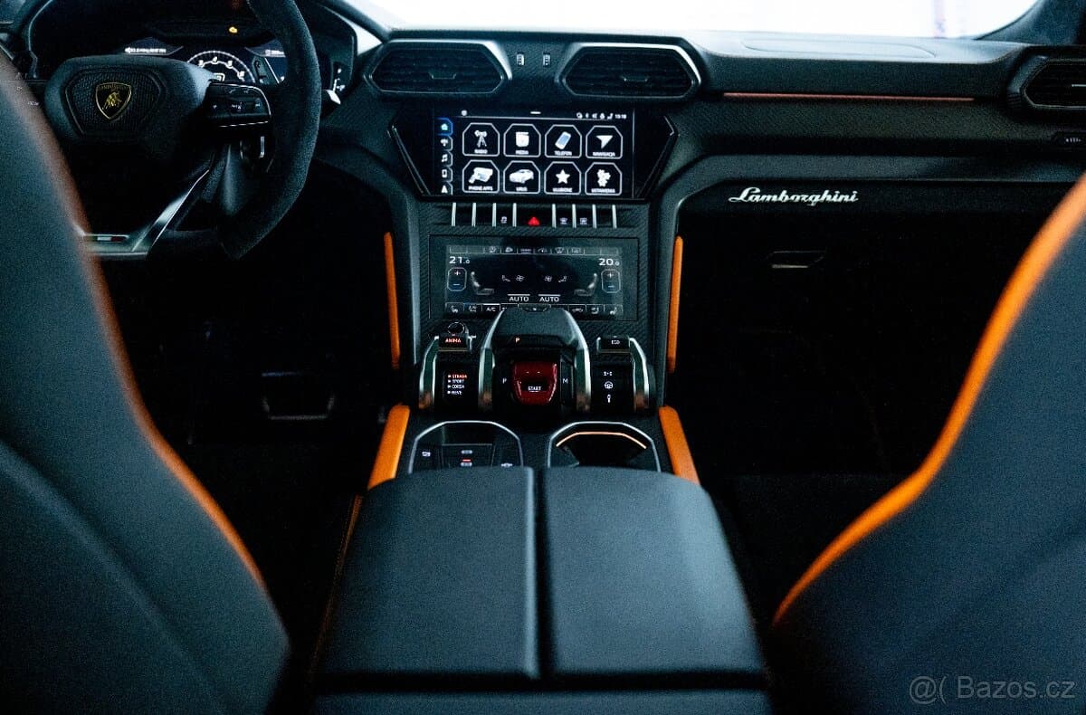 2022 Lamborghini URUS - 13