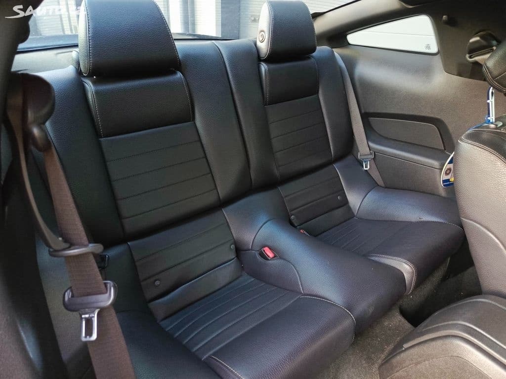 2011 Ford MUSTANG - 13
