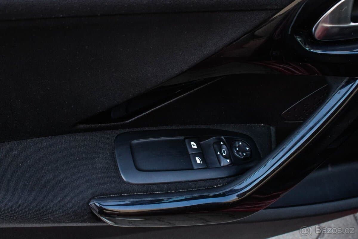 2016 Peugeot 208 - 13