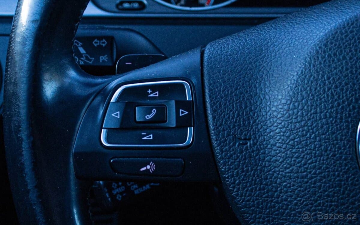 2012 Volkswagen PASSAT - 13