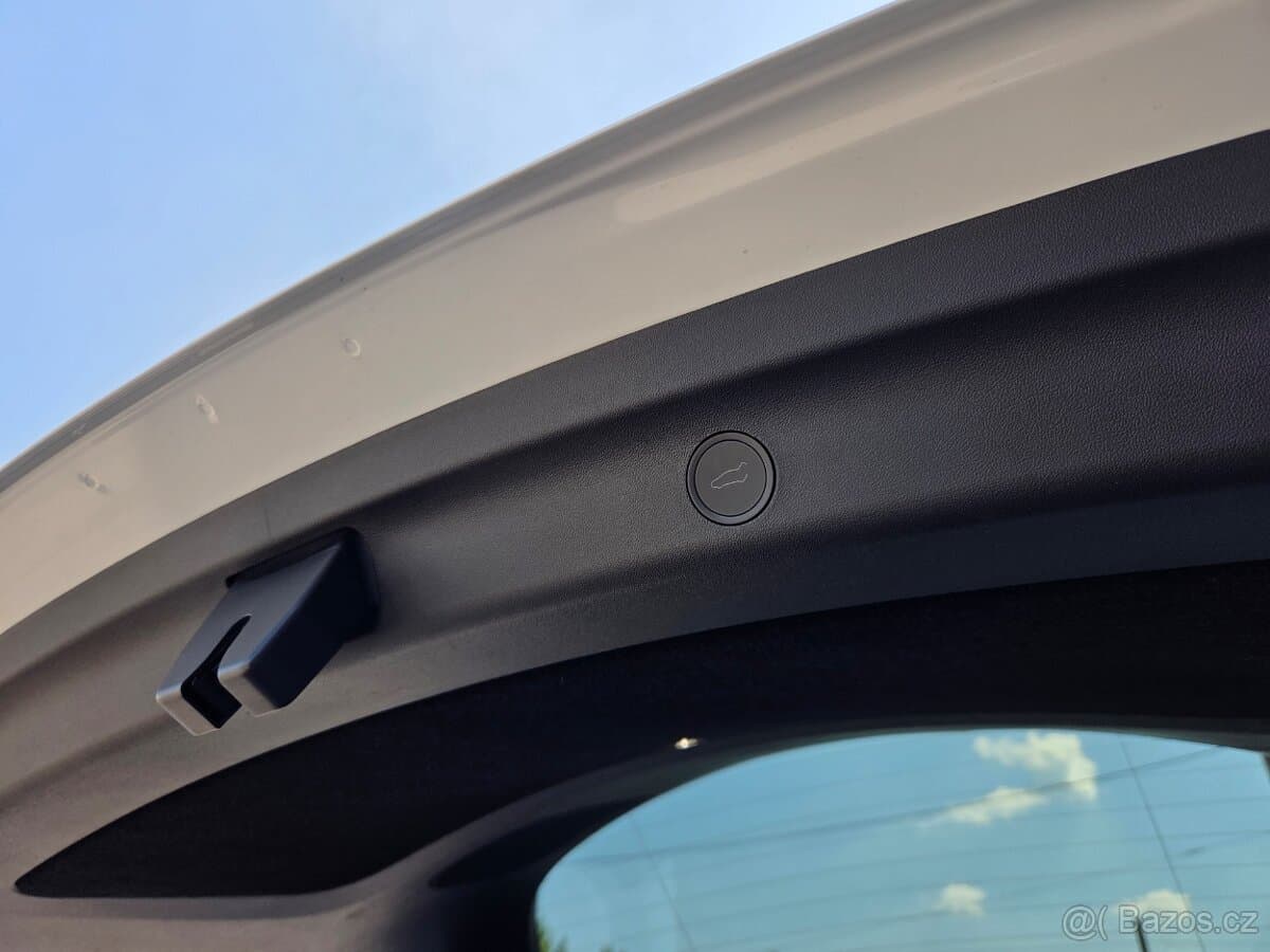 2023 Tesla MODEL Y - 13