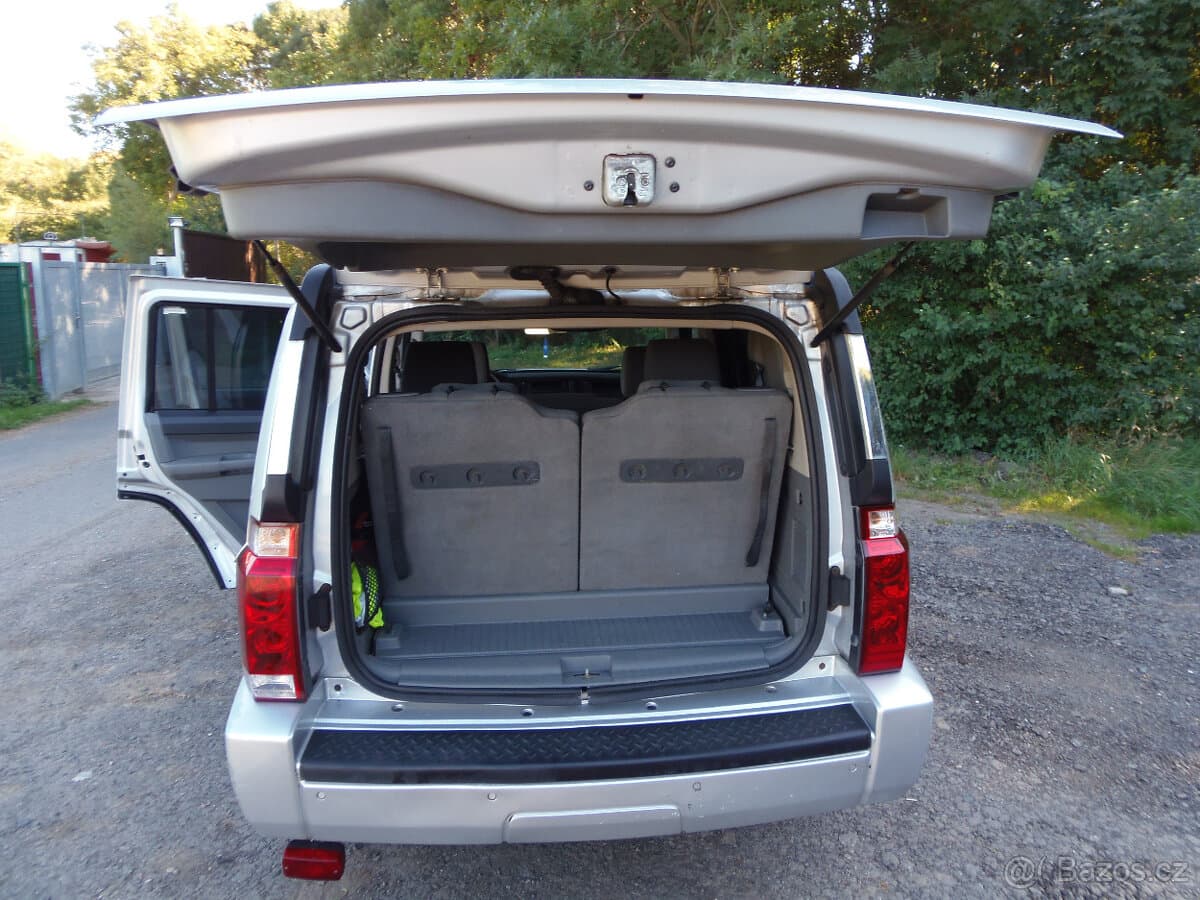 2007 Jeep COMMANDER - 13