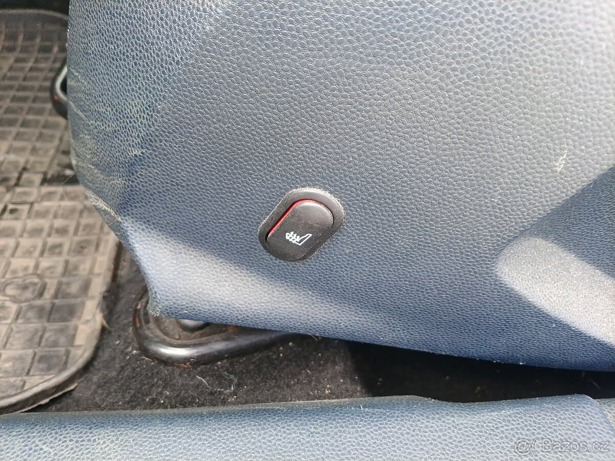 2010 Ford FIESTA - 13