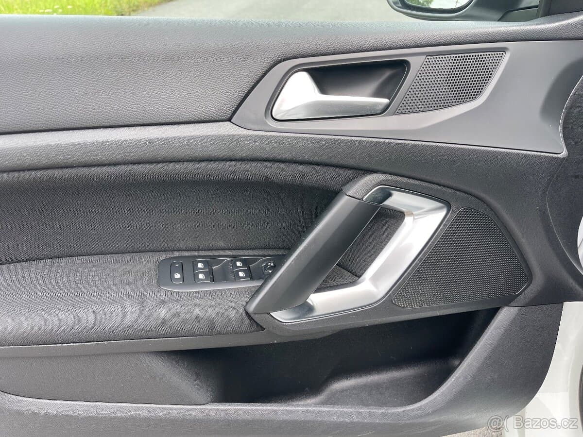 2016 Peugeot 308 - 13