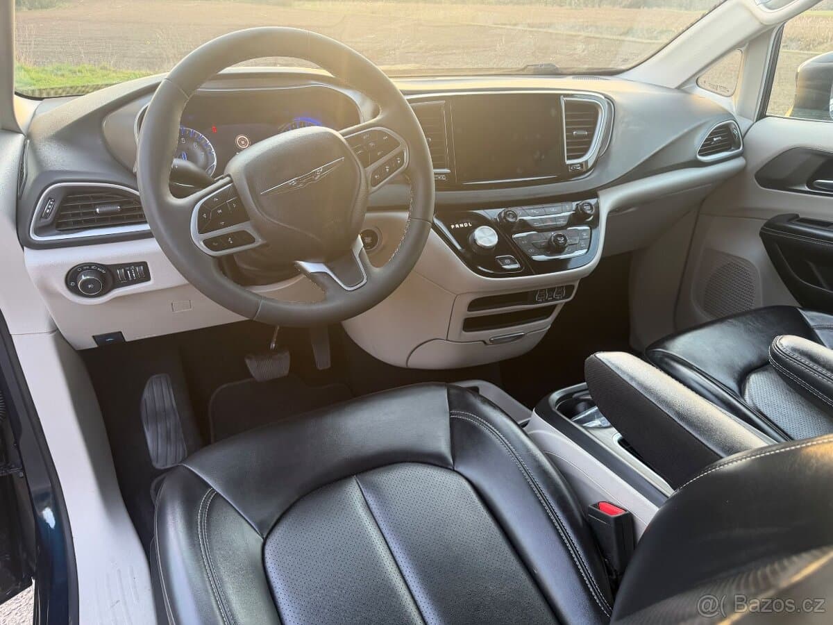 2023 Chrysler PACIFICA - 13