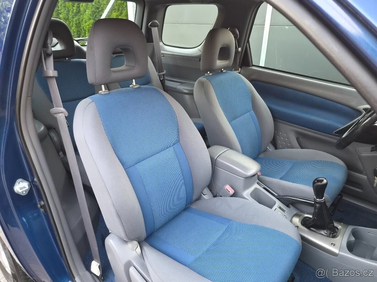 2003 Toyota RAV4 - 13