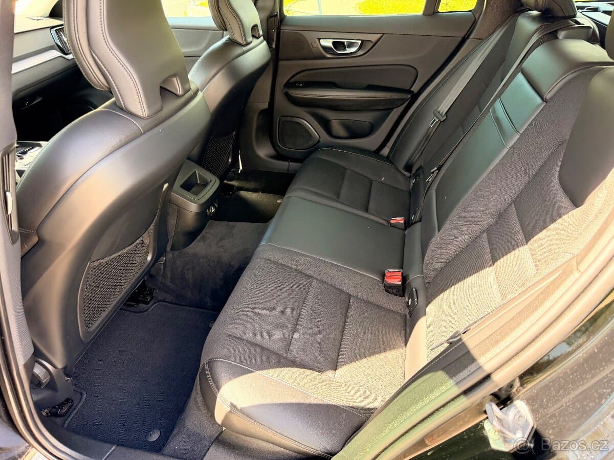 2020 Volvo V60 - 13