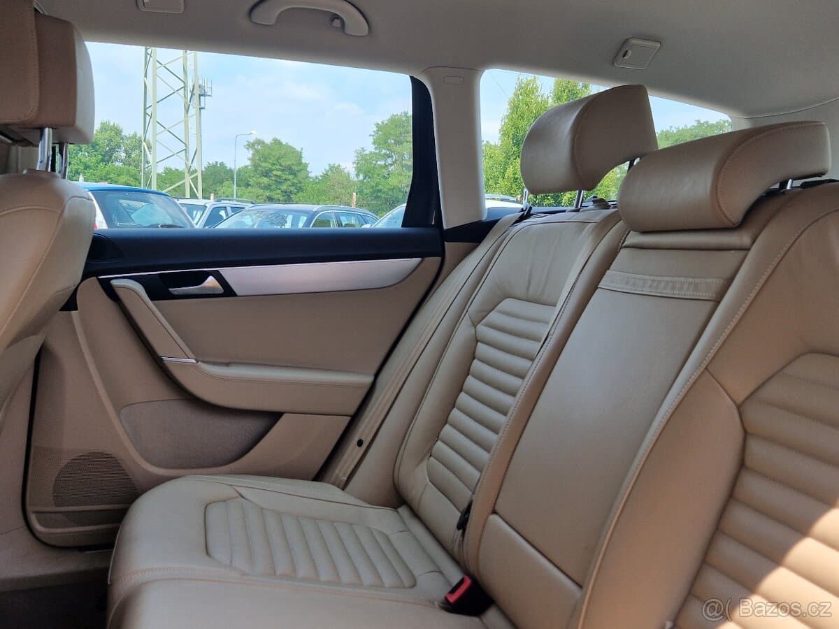 2012 Volkswagen PASSAT - 13