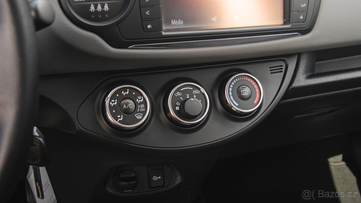 2017 Toyota YARIS - 13