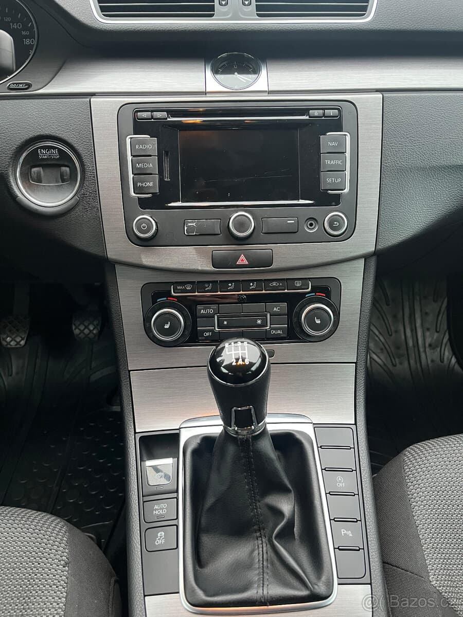 2011 Volkswagen PASSAT - 13