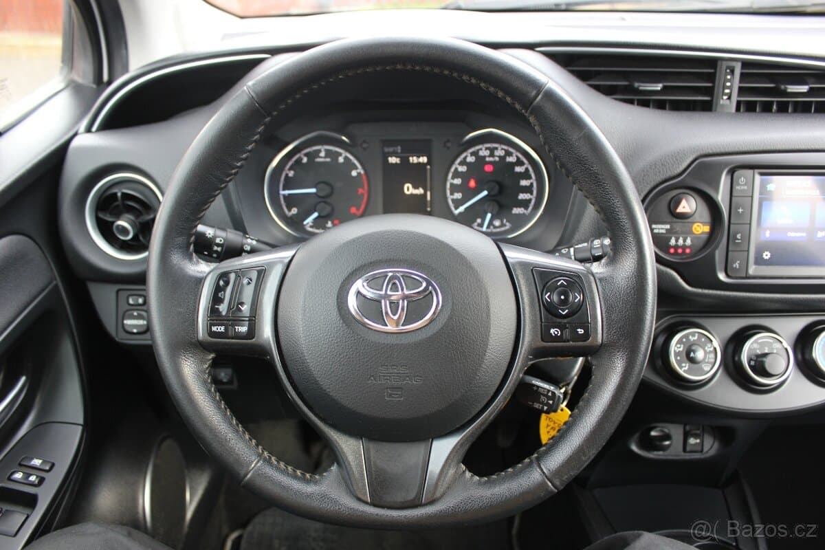 2020 Toyota YARIS - 13