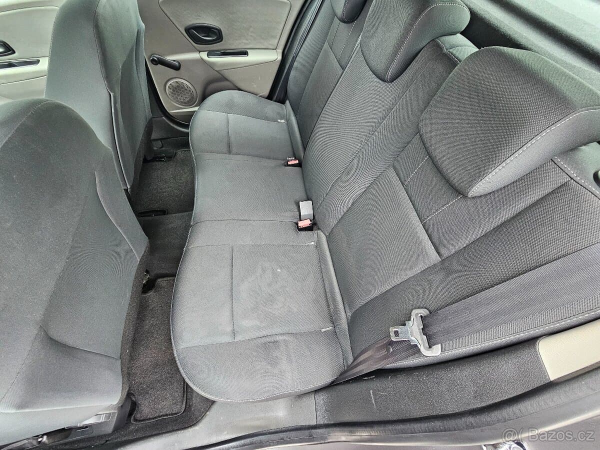 2010 Renault MEGANE - 13