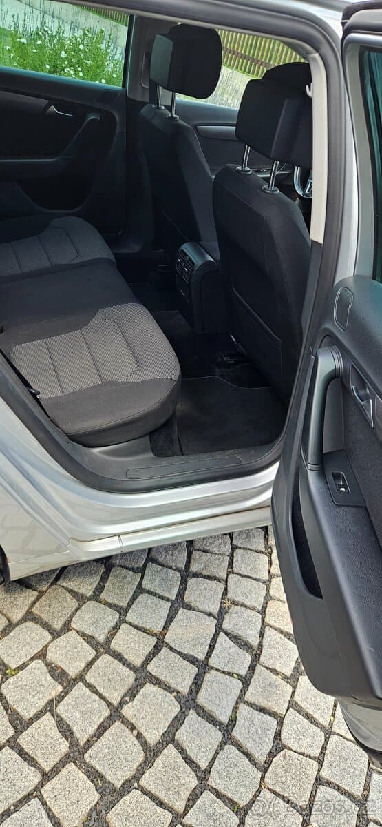 2011 Volkswagen PASSAT - 13