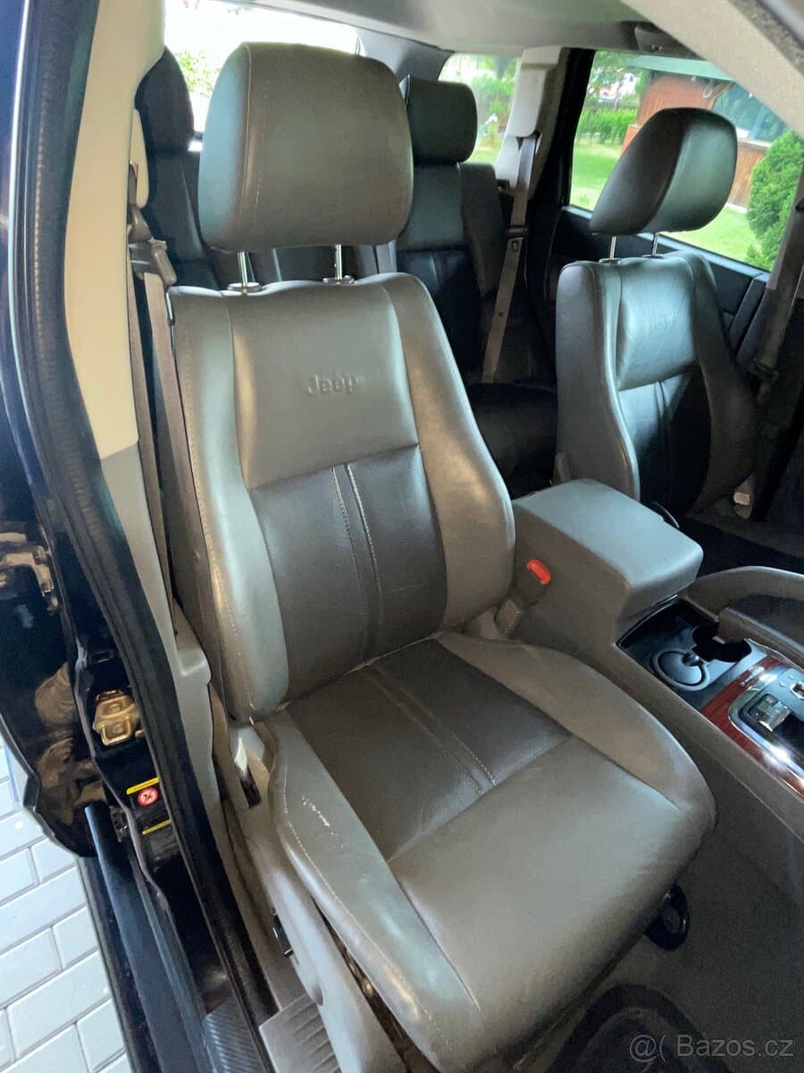 2005 Jeep CHEROKEE - 13