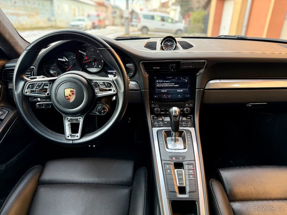 2018 Porsche 911 - 13
