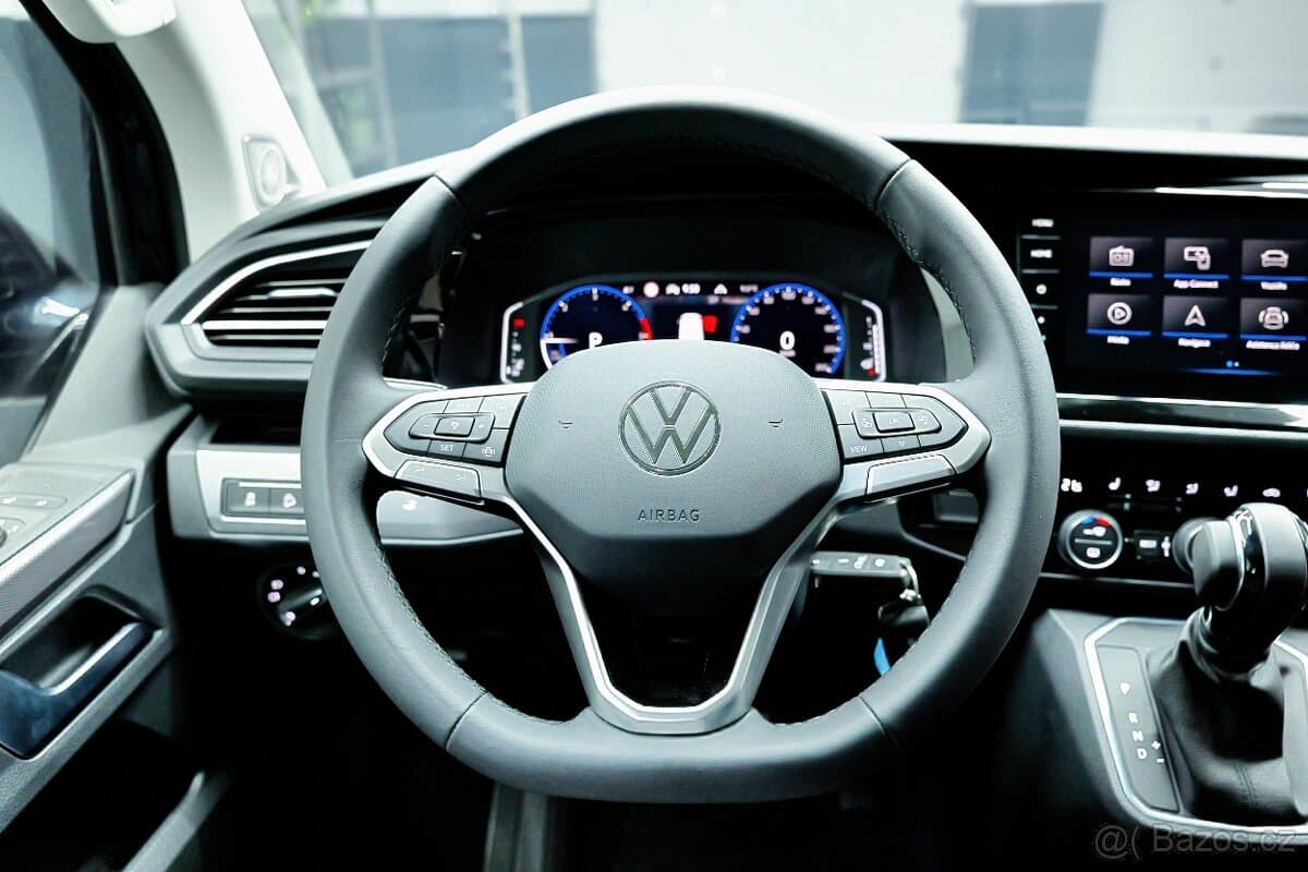 Volkswagen MULTIVAN - 13