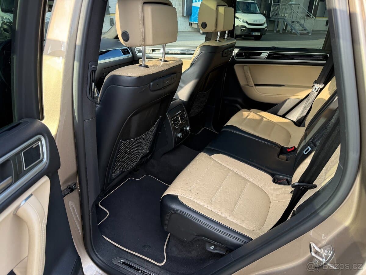 2015 Volkswagen TOUAREG - 13